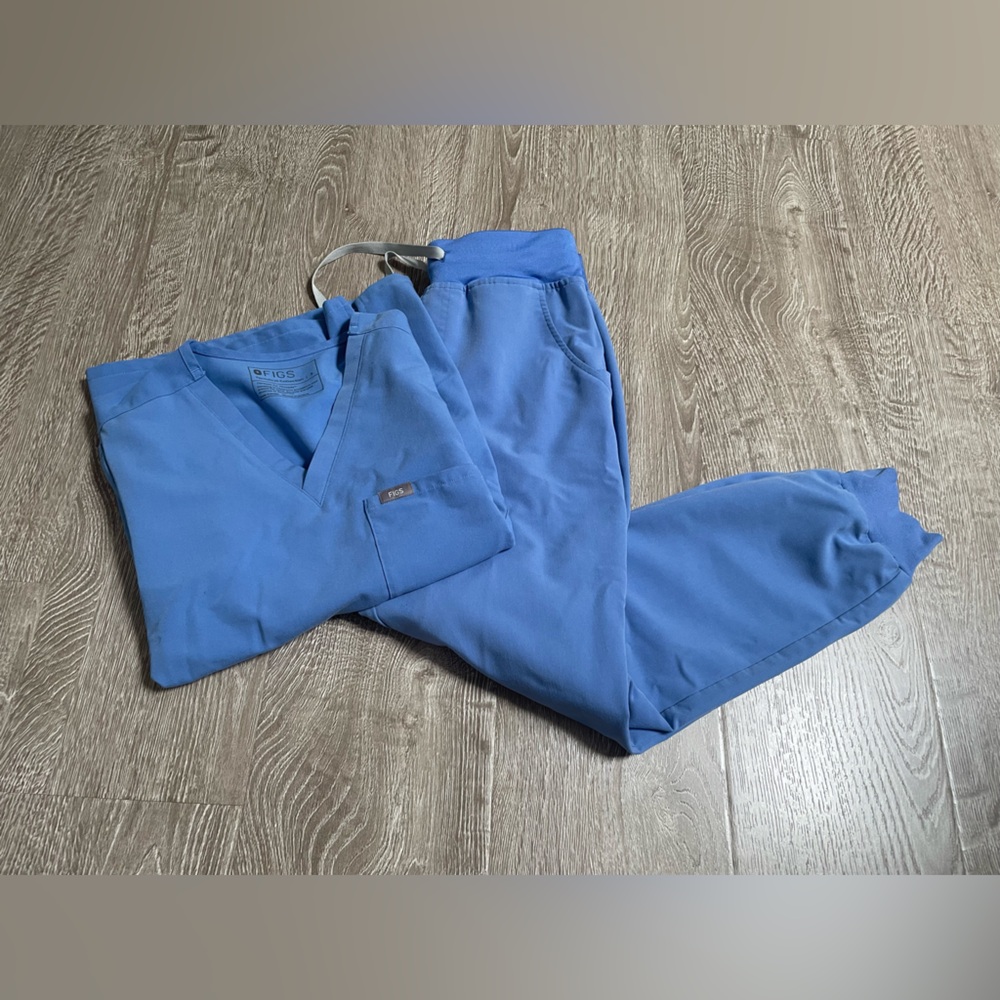 Figs Ceil Blue Scrub Set